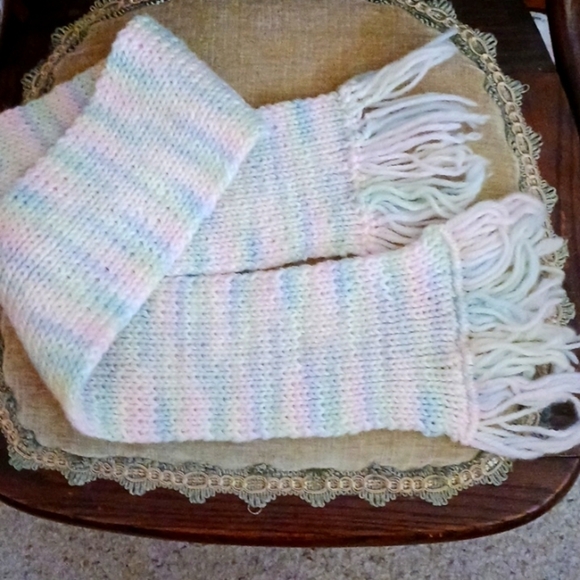 VINTAGE KNITTED CHILDREN'S SCARF - Picture 2 of 2